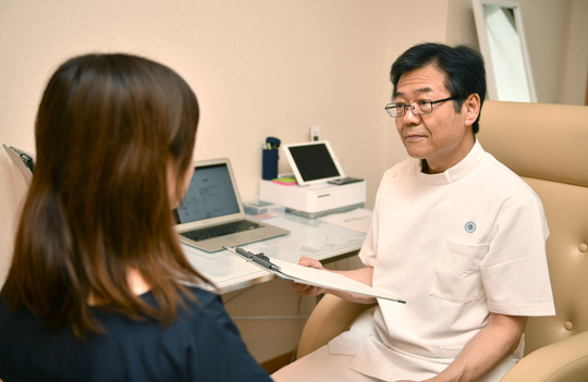 お悩みなどをお伺いする様子